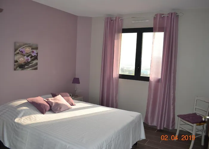 Maison Avec Piscine Interieure Privee Sans Vis A Vis Chauffee Toute L Annee
